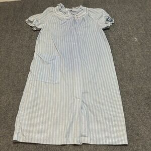 Leisure Life Vtg Womens‎ Snap nightgown  medium Stripped Blue  100% Cotton